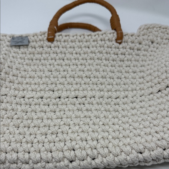 Women’s Elegant Cream Woven Tote Bag approx 28 x 7” - Picture 5 of 8